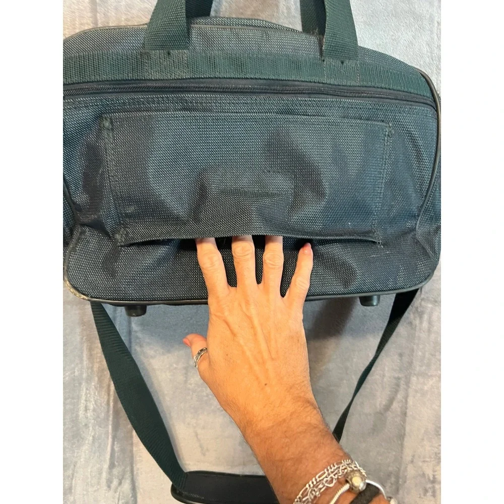 Atlantic Carry-On Duffel Bag 16x8x10 Green Nylon Travel‎ Case, Preowned USA Made